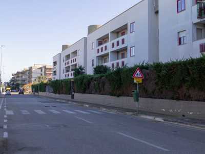 �Anche se subito dopo una serie di cooperative realizzarono numerosi edifici che accolsero famiglie del ceto medio provenienti da Bari e Santo Spirito�...